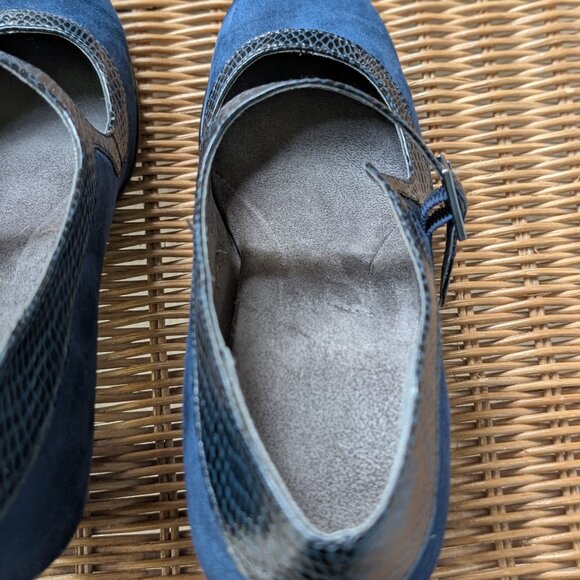 A2 by Aerosoles Navy Suede Mary Jane Pumps Size 9.5 EUC Comfortable Heels - Picture 12 of 12